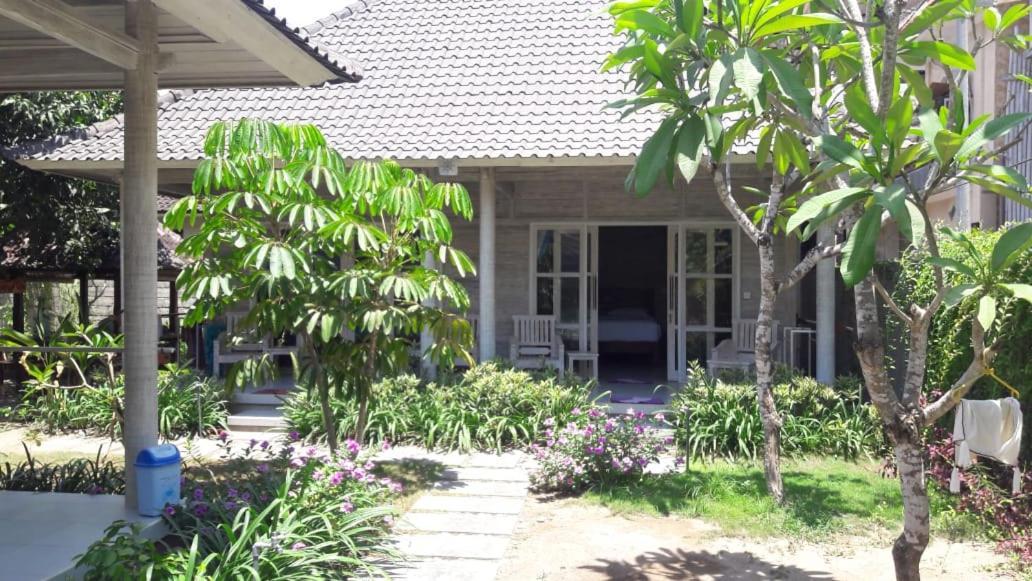 Vista Huts Lembongan Hotel Exterior foto