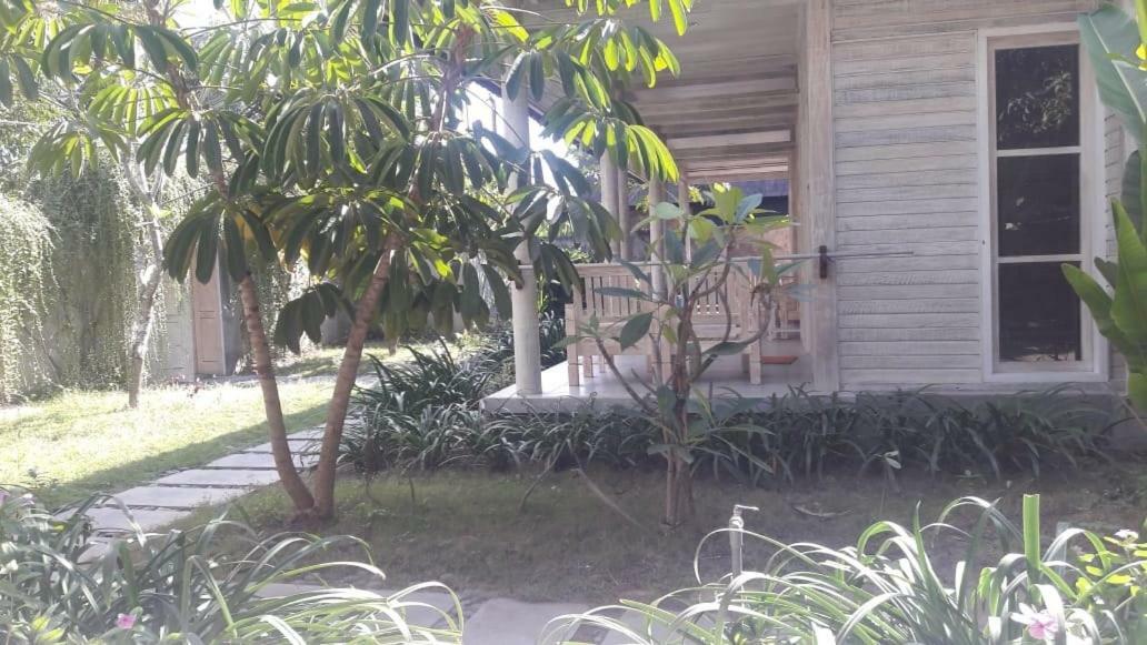 Vista Huts Lembongan Hotel Exterior foto